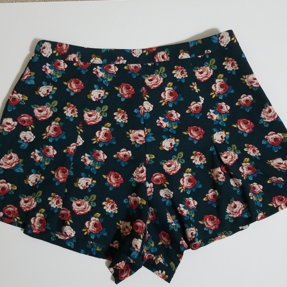 Forever 21 floral shorts size medium